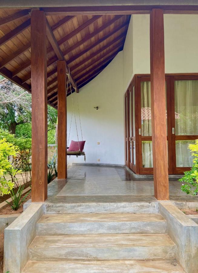 Sanjis The Seaside Cabanas Tangalle Exterior photo